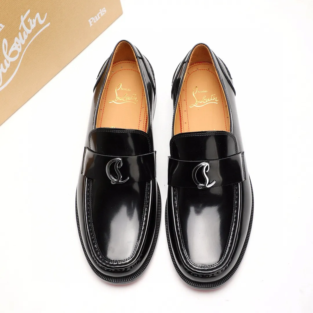 Batch 1,080 yuan 💰••New real shots••CL～High-end men’s 👔casual•loafers with red soles! ••🆑Genuine and top-quality goods from original orders ••✅💯 Purchase goods from top-quality original orders! Original imported patterned cowhide ➕Imported cowhide lining ➕Cowhide feet ➕Original leather outsole~🉑️Feel free to compare the authentic ones! Size: 38-44 (45.46.47 can be customized)